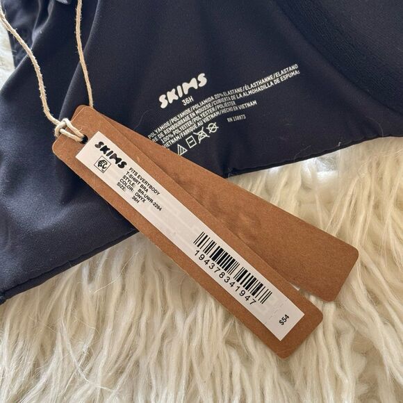 Skims Fits Everybody T-Shirt Bra Onyx Size 36H - Picture 7 of 7